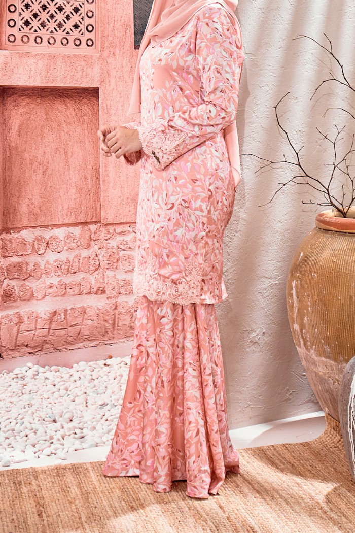 Maliqa Luxe Kurung - Pink Peach